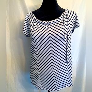 Ladies black & white Knit Top. Size Small